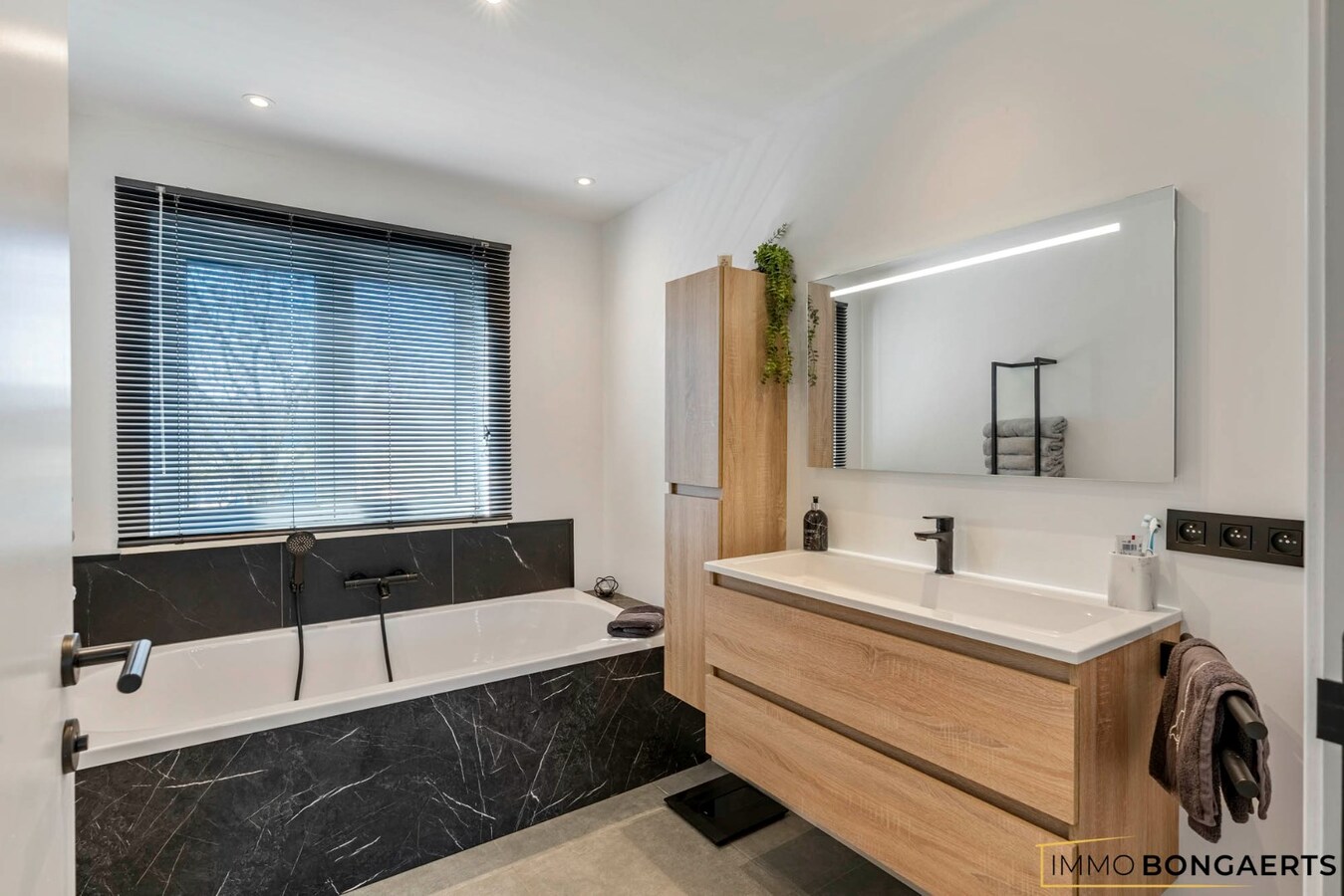 Volledig gerenoveerde woning met 4 slaapkamers 