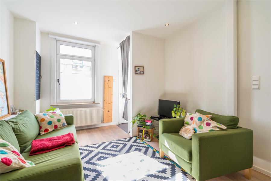 Instapklare gerenoveerde rijwoning 