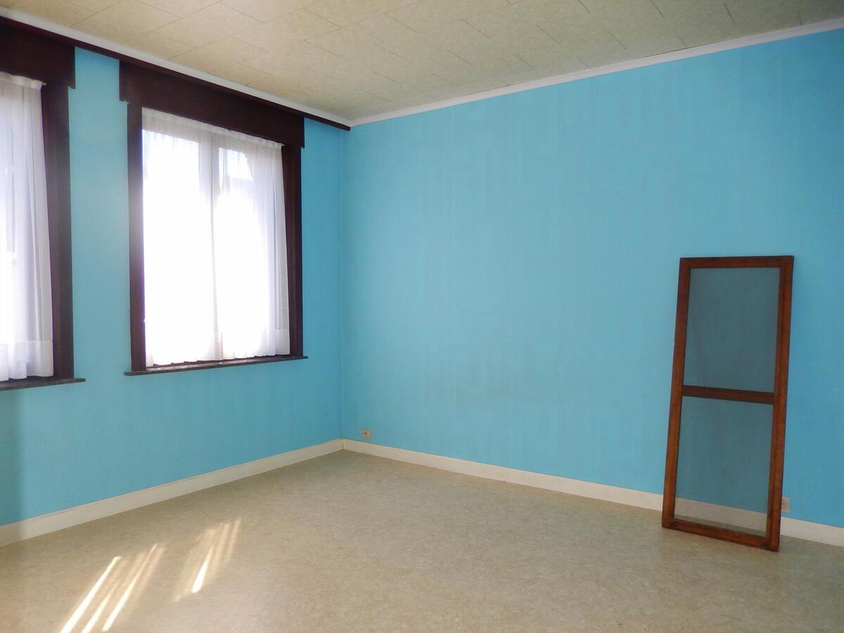 Ruime woning met grote opslagplaats/loods en zonnige tuin 