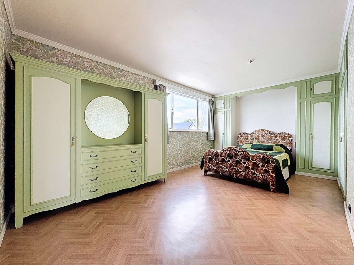 Karaktervolle woning met grote garage nabij centrum St.-Lievens-Houtem 