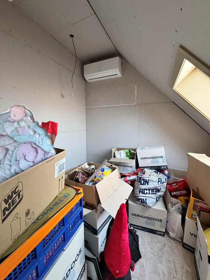 Woning met 4 slaapkamers en parkeerplaatsen te Gistel 