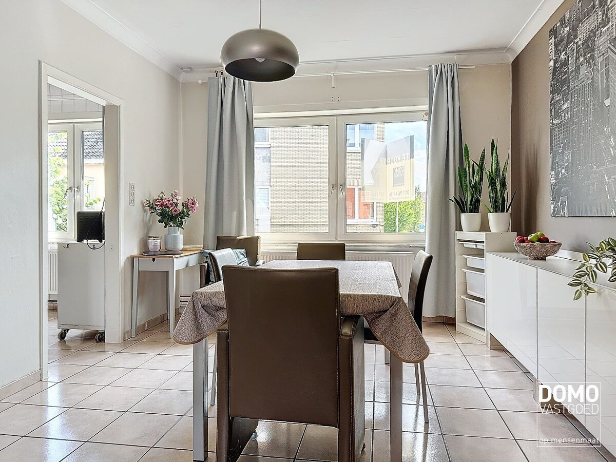 Gerenoveerd duplex appartement met 2 slaapkamers in het centrum van Runkst. 