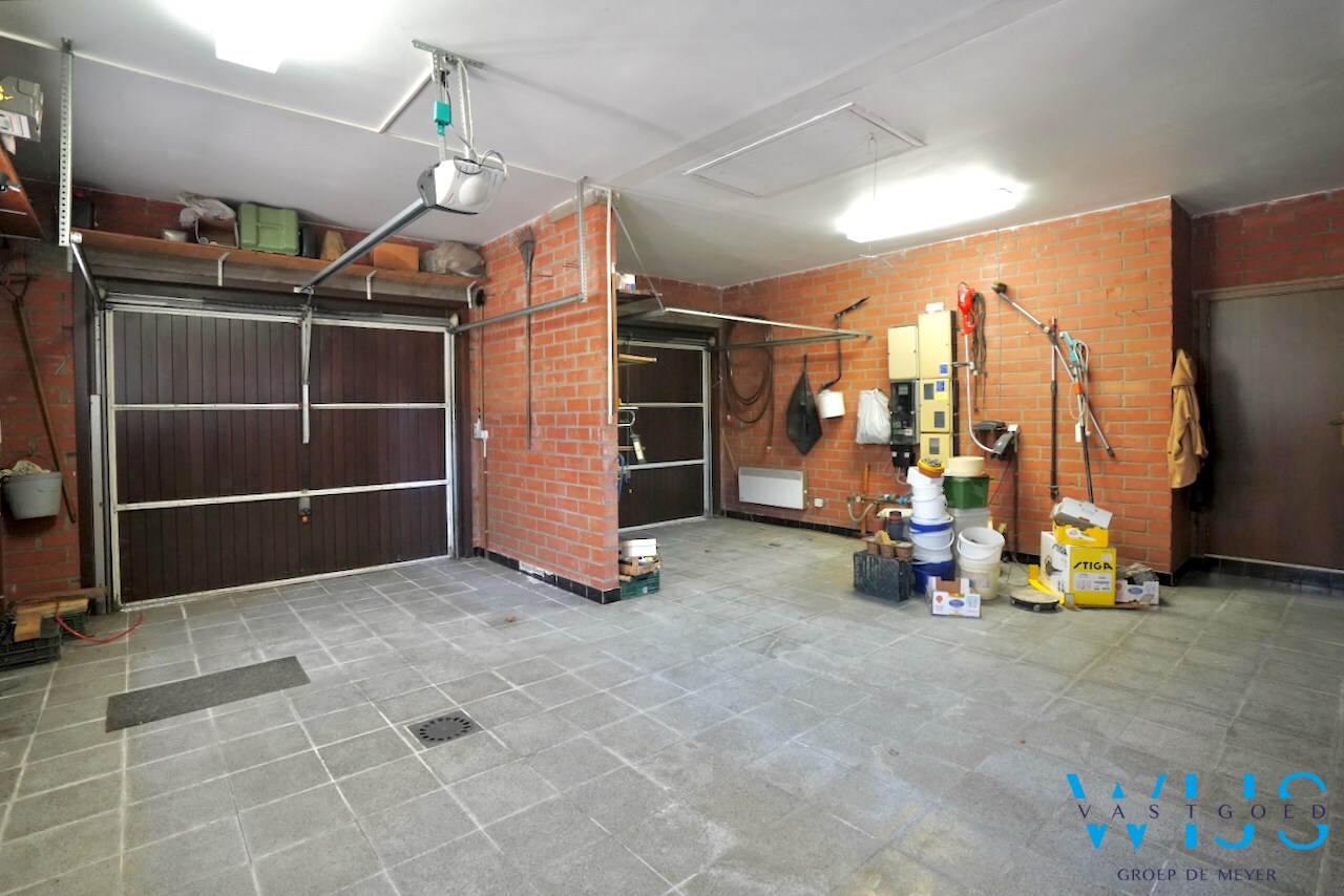 Zeer ruim woonhuis op een prachtig perceel van 1.955 m² in Lembeke 