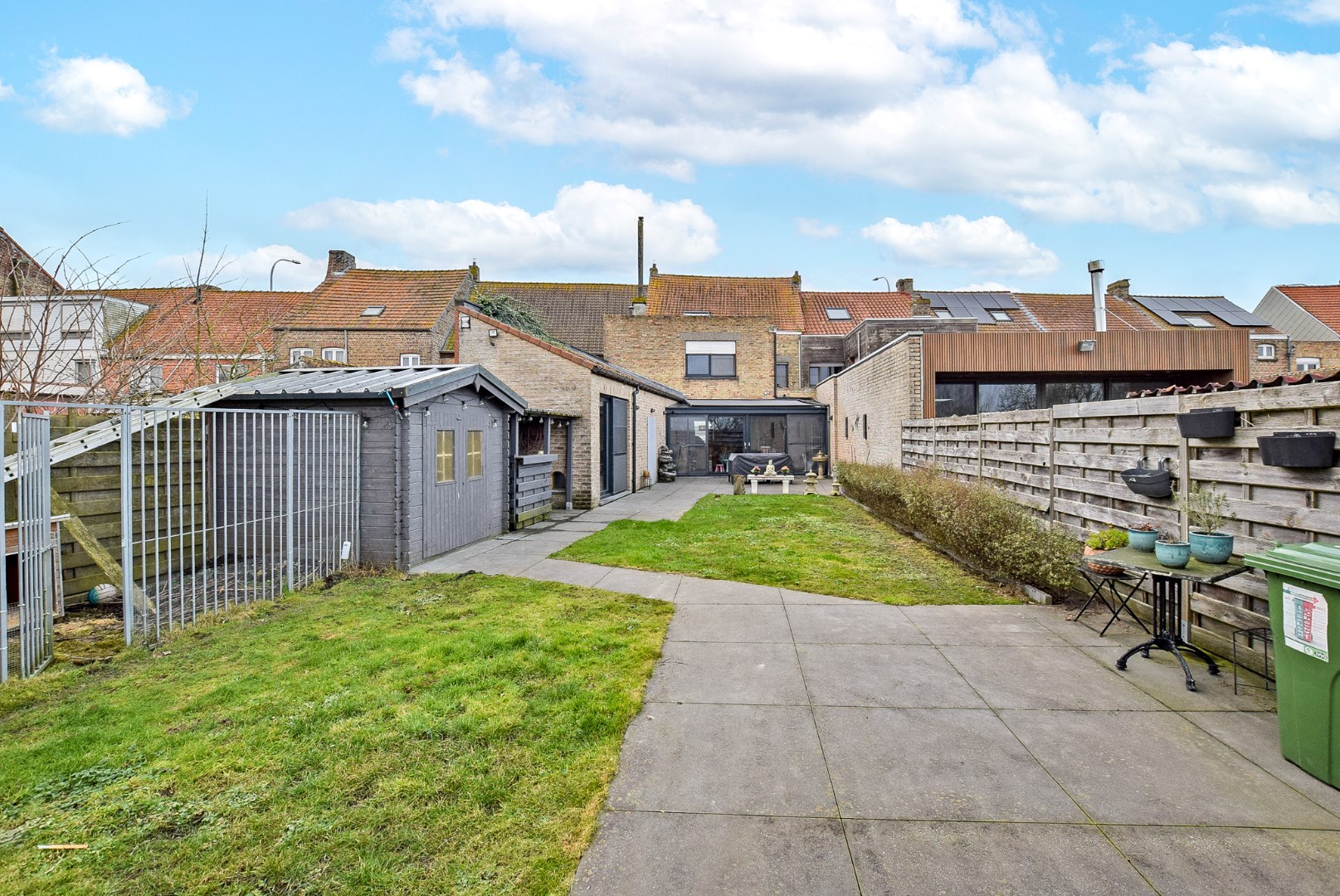 Ruime gezinswoning met garage te Pervijze op 518 m² met prachtige verzichten. 