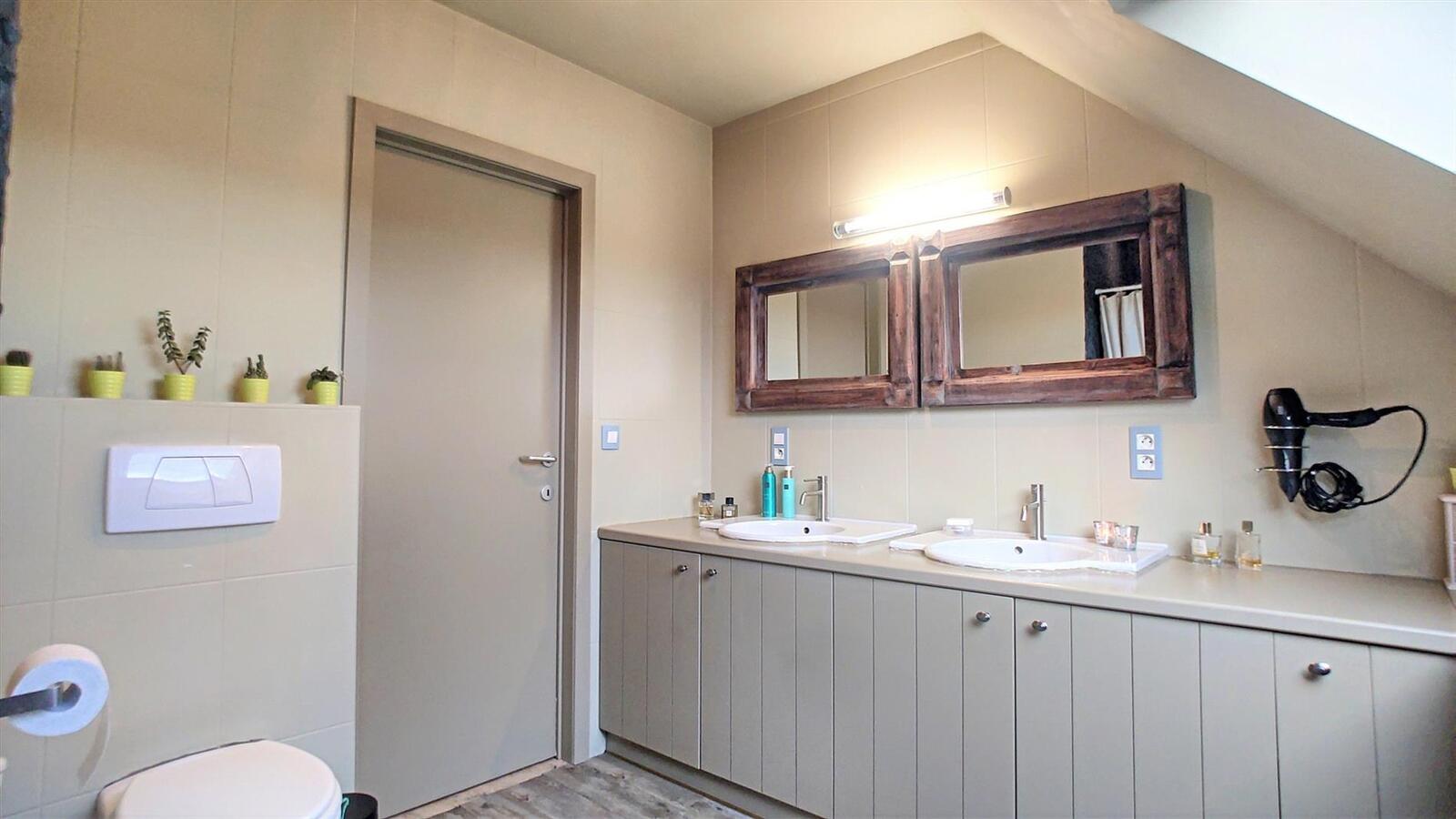 Knappe gezinswoning met vier slaapkamers en tuin - Zeebrugge 