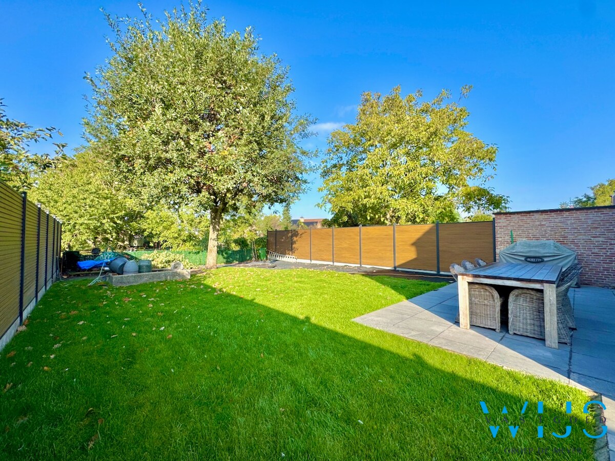 Prachtige recente woning in een zeer rustige wijk te Ertvelde ! 