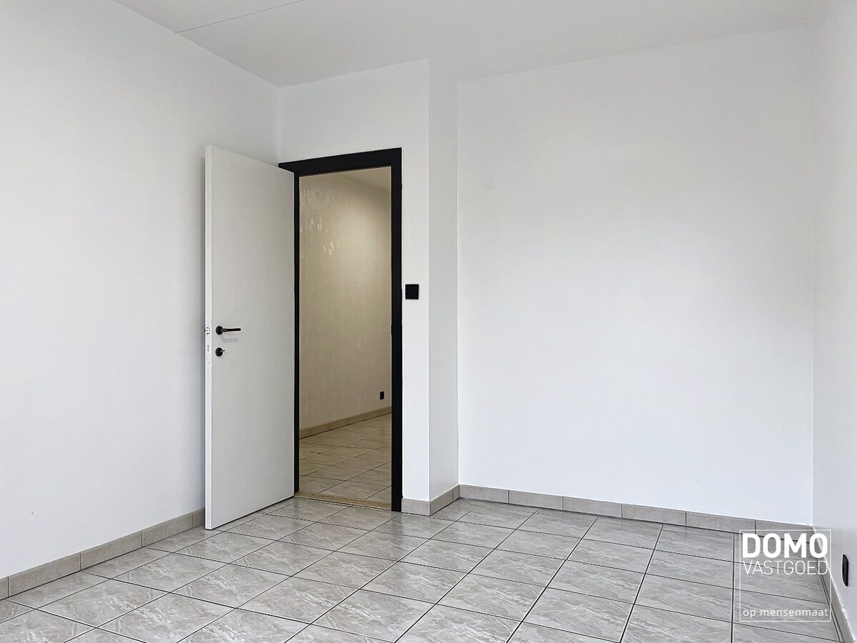 RUIM APPARTEMENT MET 3 SLAAPKAMERS EN TERRAS TE HASSELT 