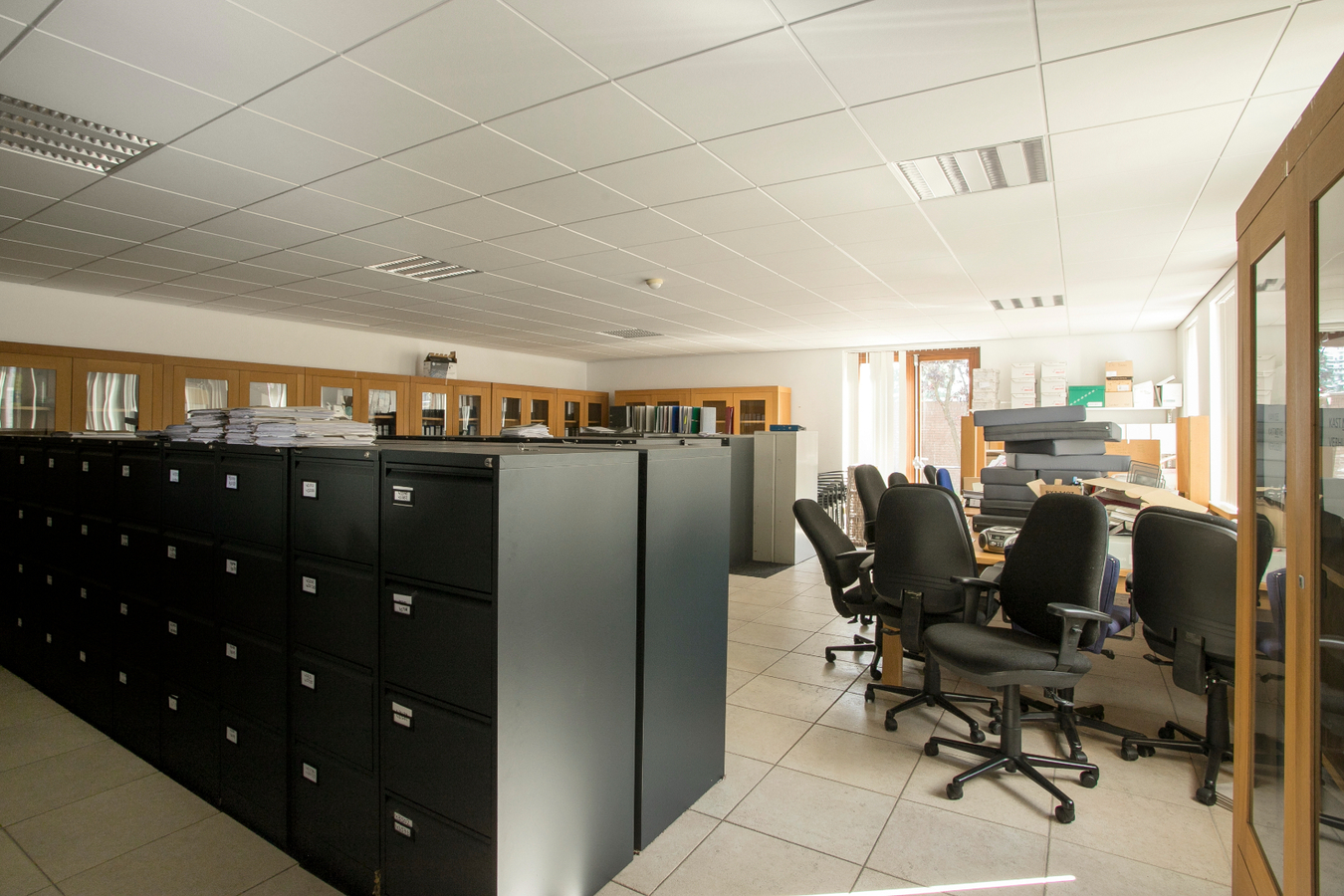 Deze vrijstaande woning met bedrijfsgebouwen staan aan de rand van Reusel tegen het bedrijventerrein. 