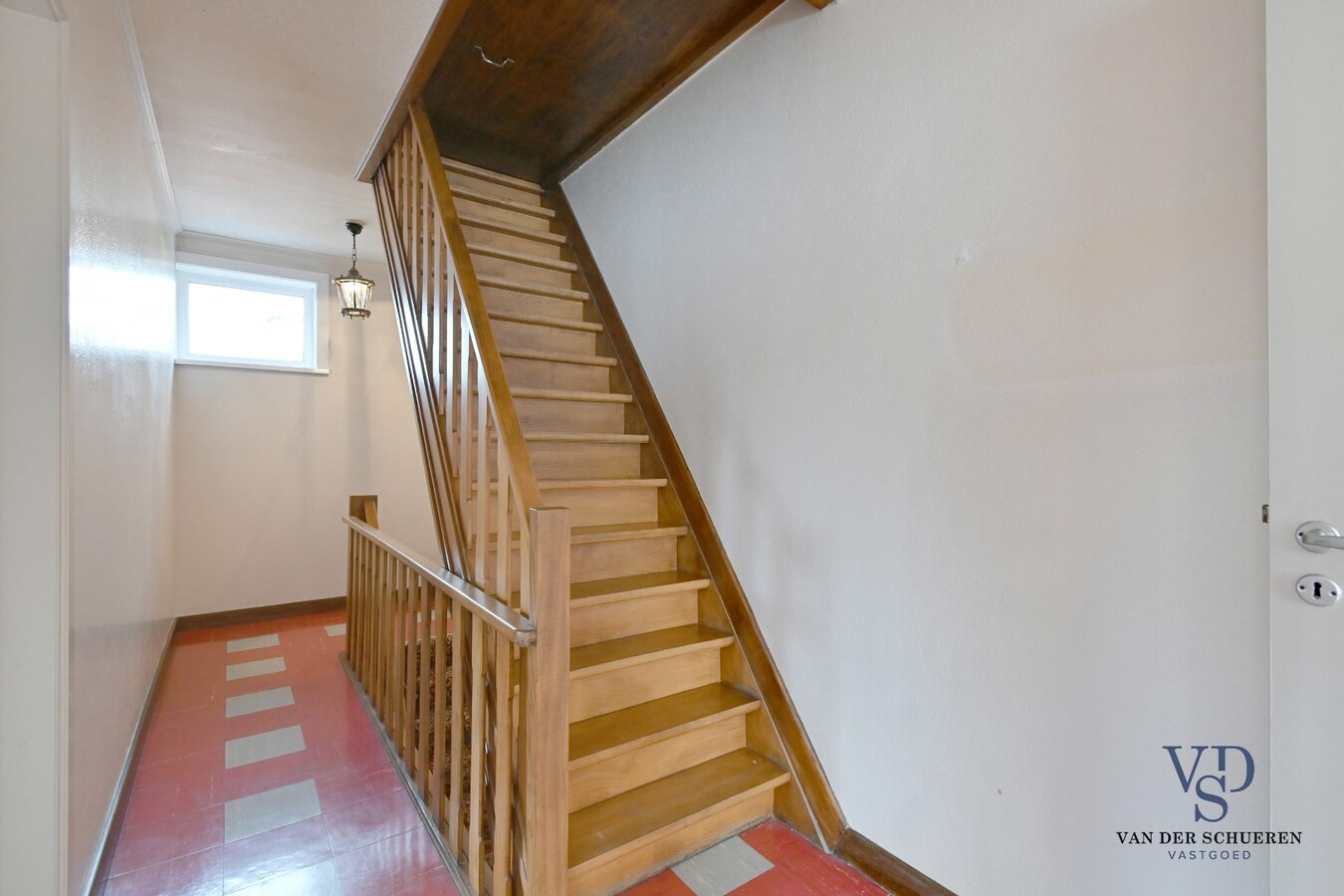 Half Open gezinswoning met potentieel 