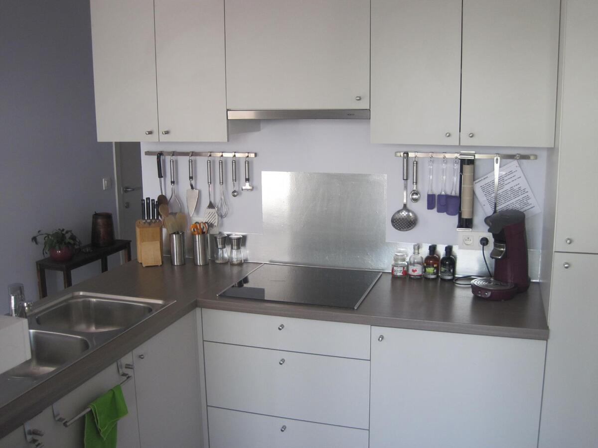 Ruim 2-slp-appartement met groot zonneterras én garage. Geen vaste kosten ! 