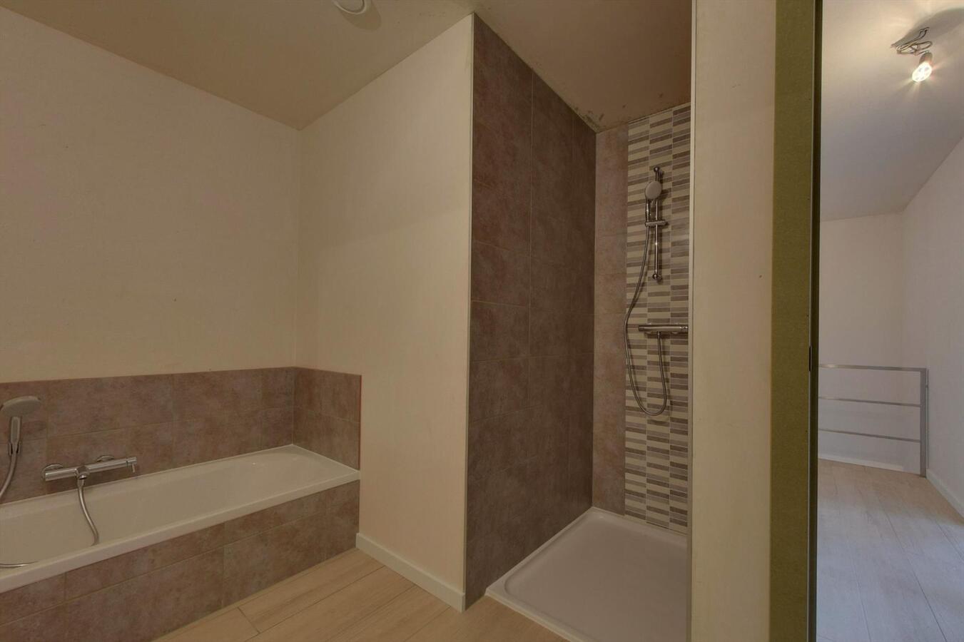 Nieuwbouwwoning met garage 