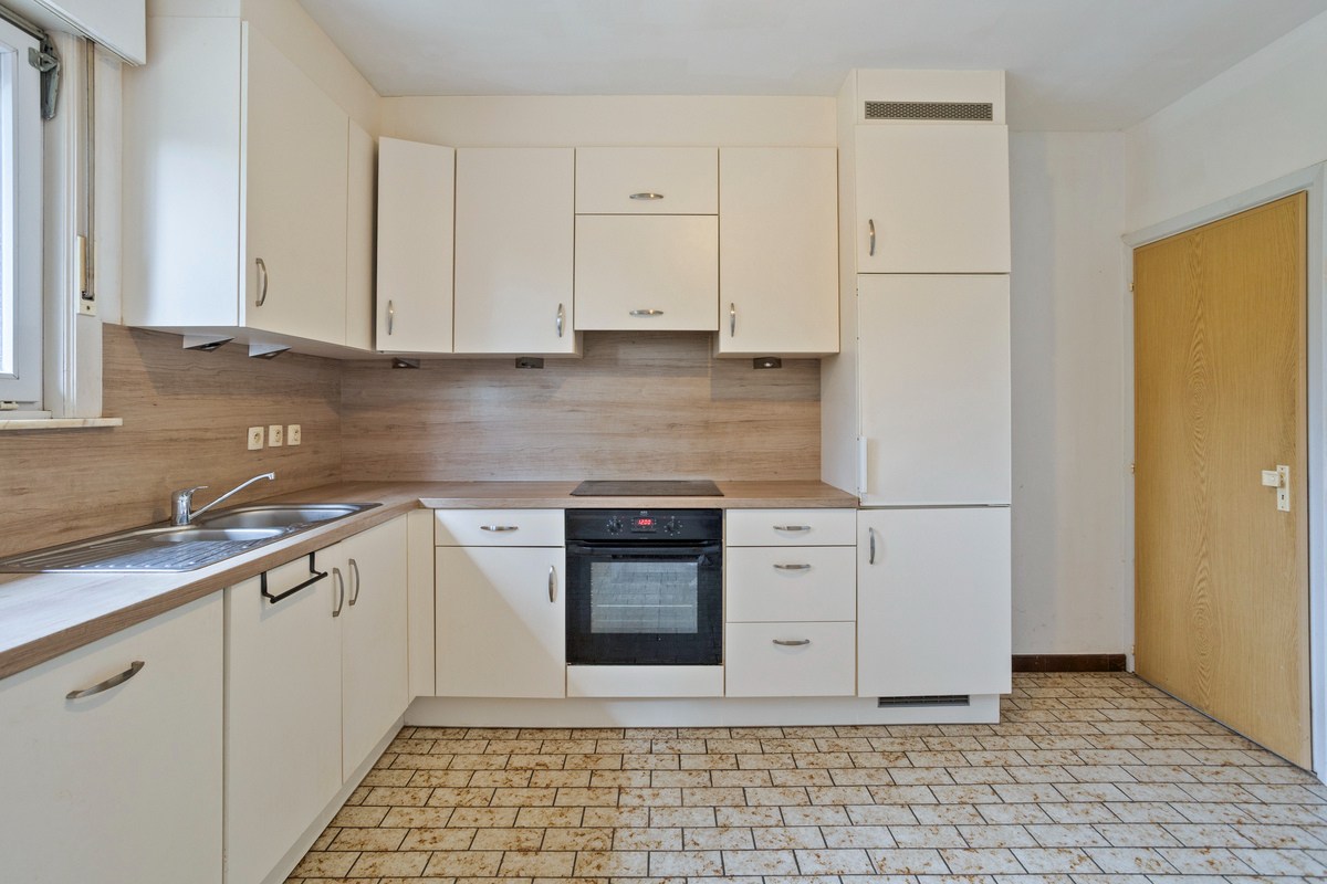 Open bebouwing met 3 slaapkamers, tuin en 2 garages op een perceel van 1108 m² in Haasrode! – EPC 363 kWh/m² - bewoonbare opp. 196 m² 