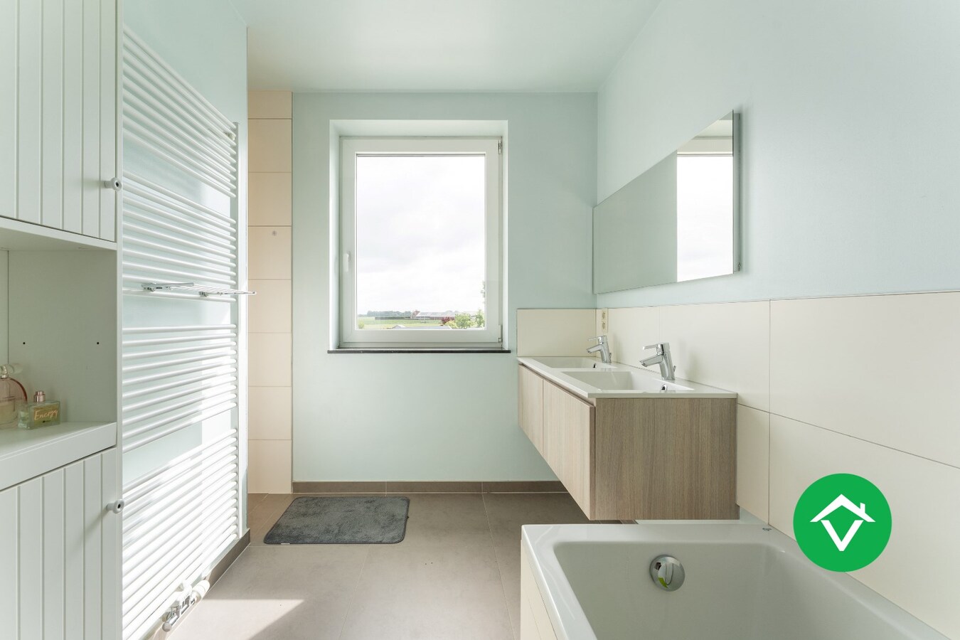 Instapklare, recente woning (2018) met 4 slaapkamers en garage in hartje Koekelare. 