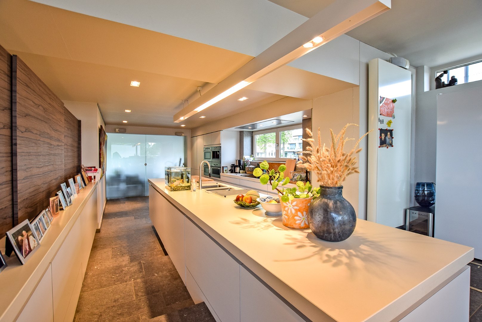 Goed gelegen kantoorruimte / praktijkruimte met woonst te Oostduinkerke op 749m². 