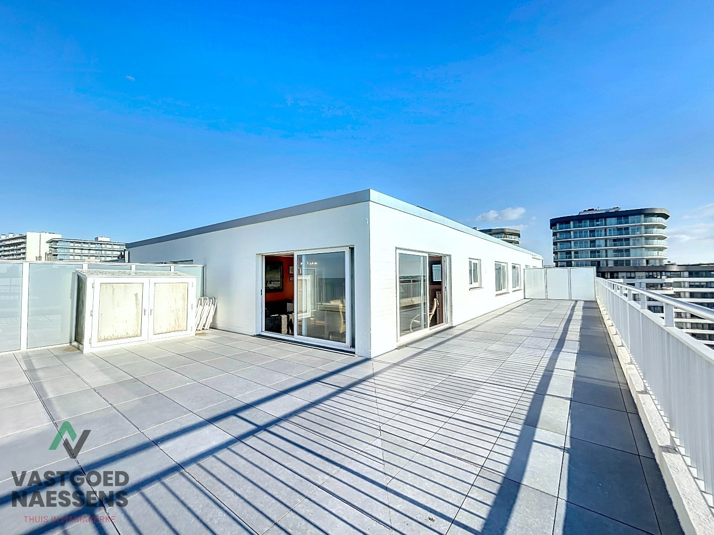 MAGNIFIQUE PENTHOUSE - 2 CHAMBRES - GRANDE TERRASSE - VUE SUR MER - PARKING 