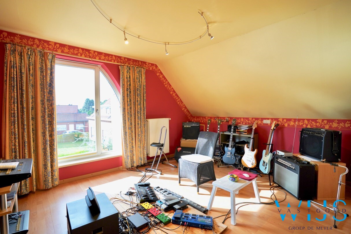 Multifunctioneel woonhuis met magazijn/praktijkruimte te ERTVELDE ! 