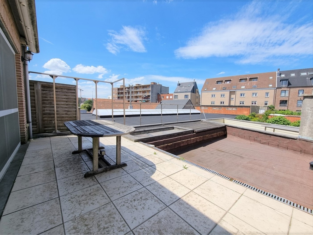 Centraal gelegen woning met grote garage en atelier - Zeebrugge 