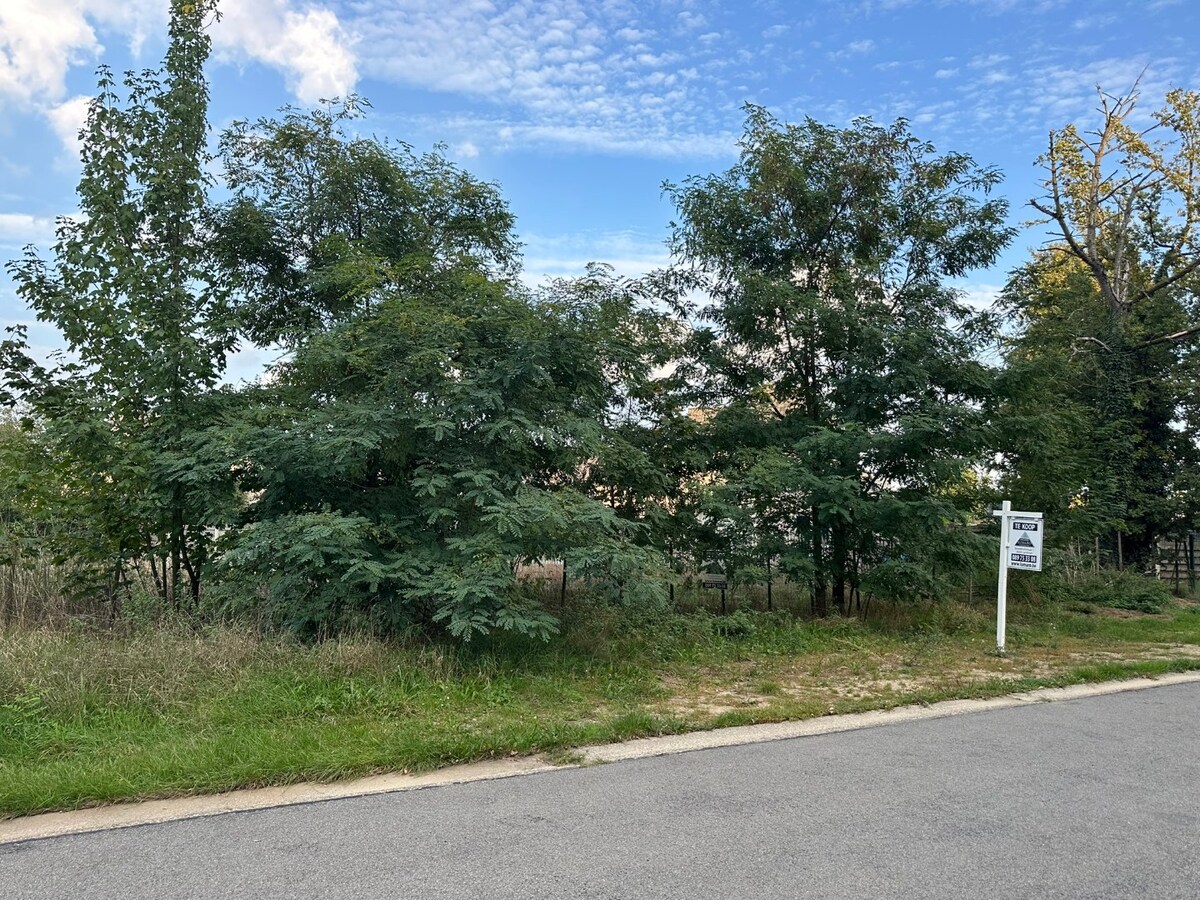 Lanklaar : Residentieel gelegen bouwperceel voor open bebouwing- nabij oude Kanaalarm 