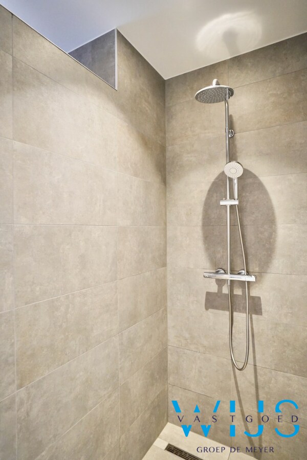 PRACHTIG dakappartement met 4 slaapkamers en 2 terrassen ! 