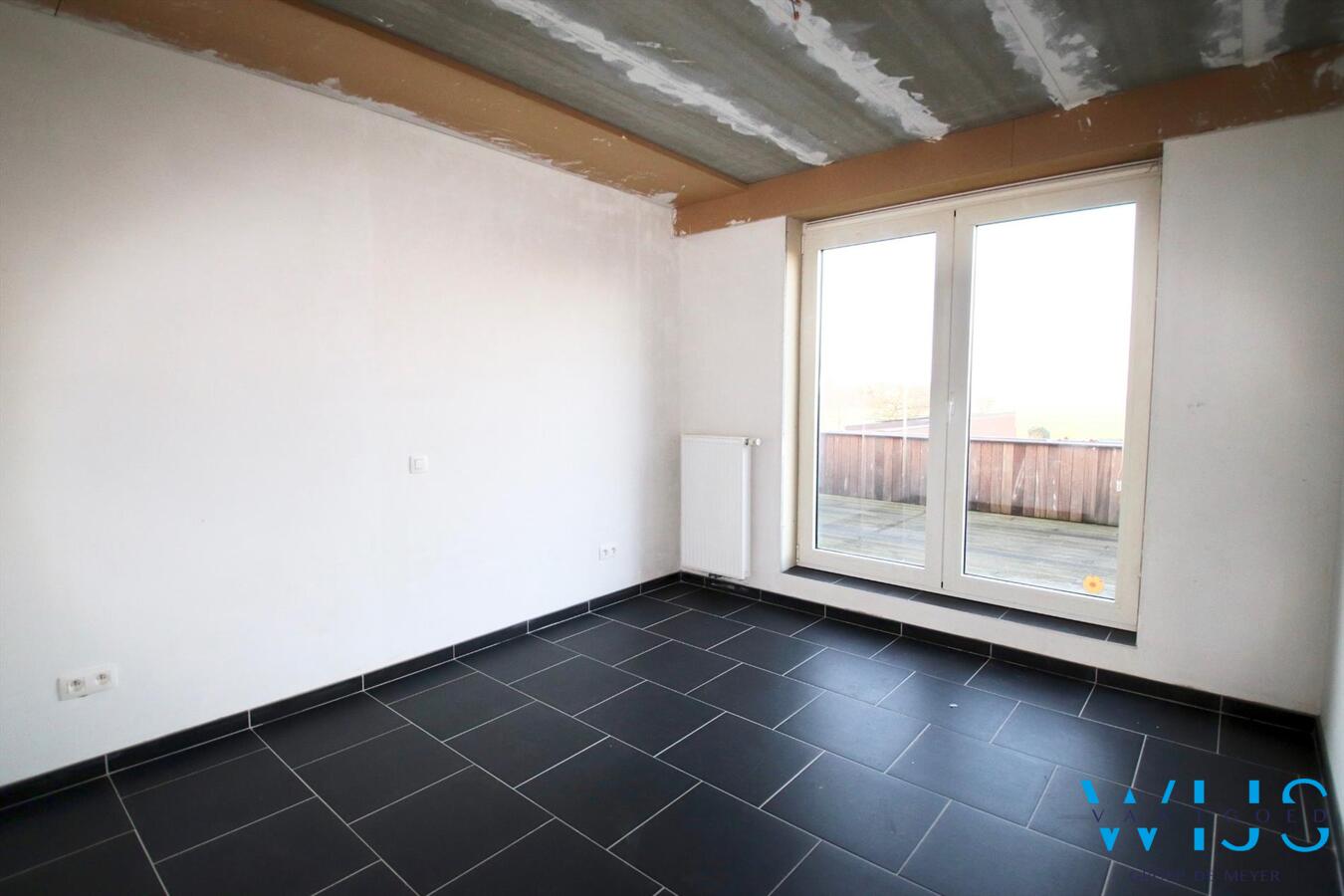 Recent tweeslaapkamer appartement met zonneterras &amp; garage te BASSEVELDE! 