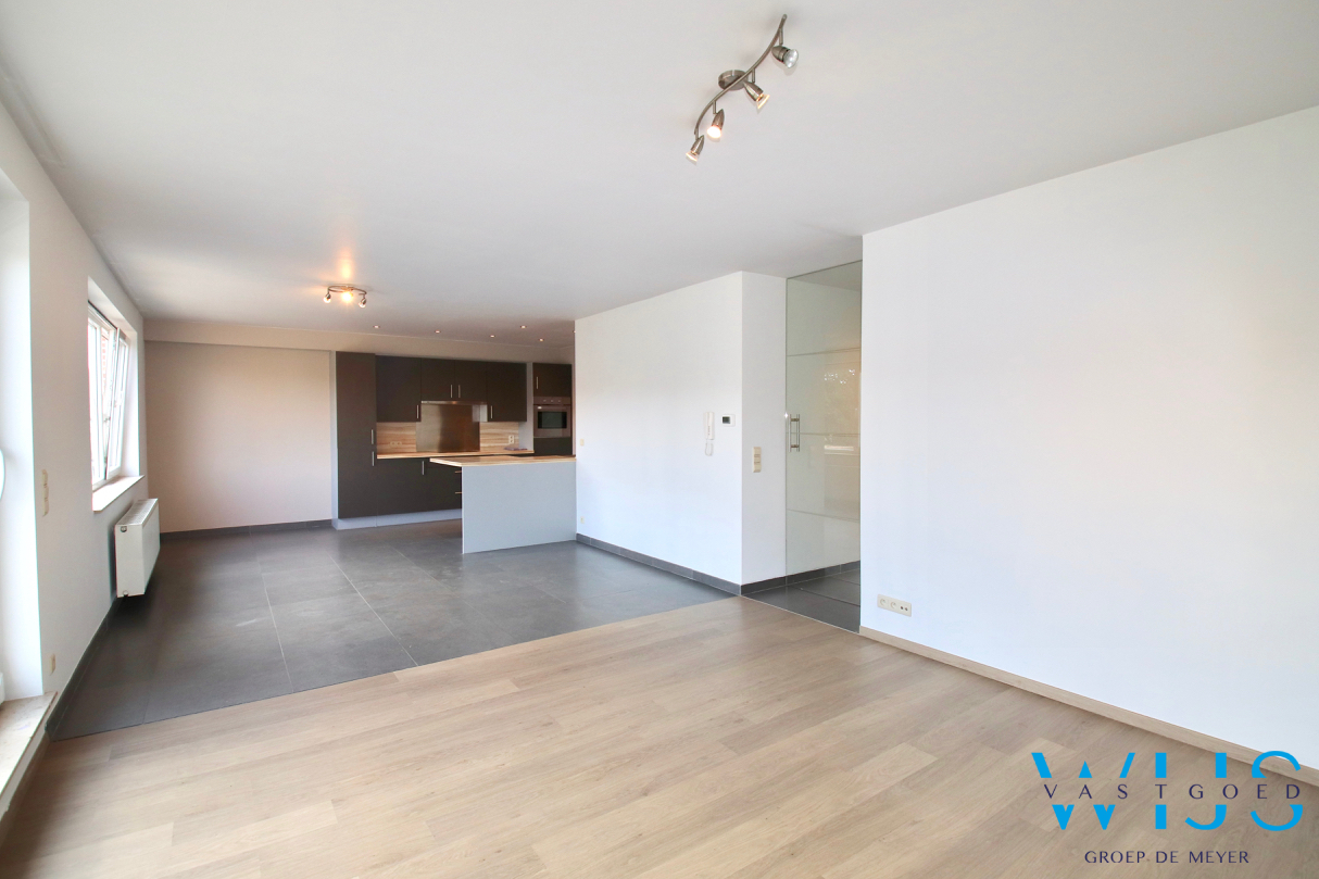 Instapklaar &amp; gezellig 3 slaapkamer appartement in hartje Zelzate! 