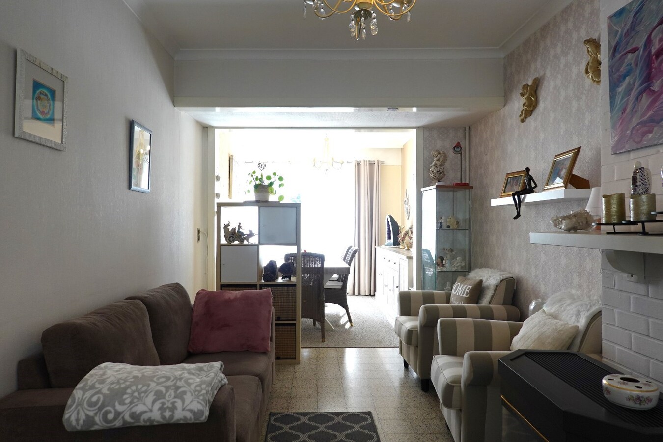 Op te frissen rijwoning in hartje Gistel 