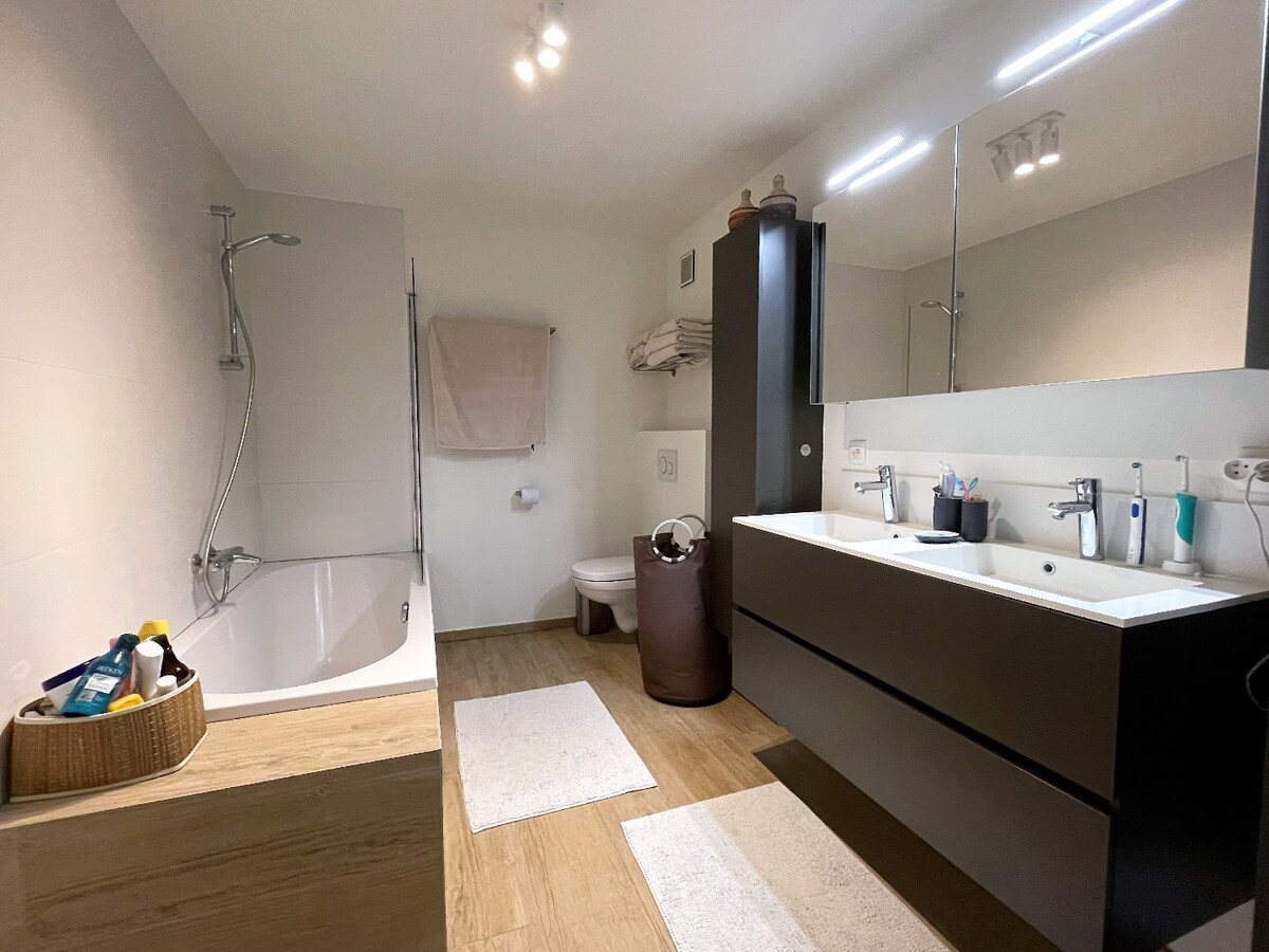 Zeer recente woning uit 2018 gelegen te Hasselt. 