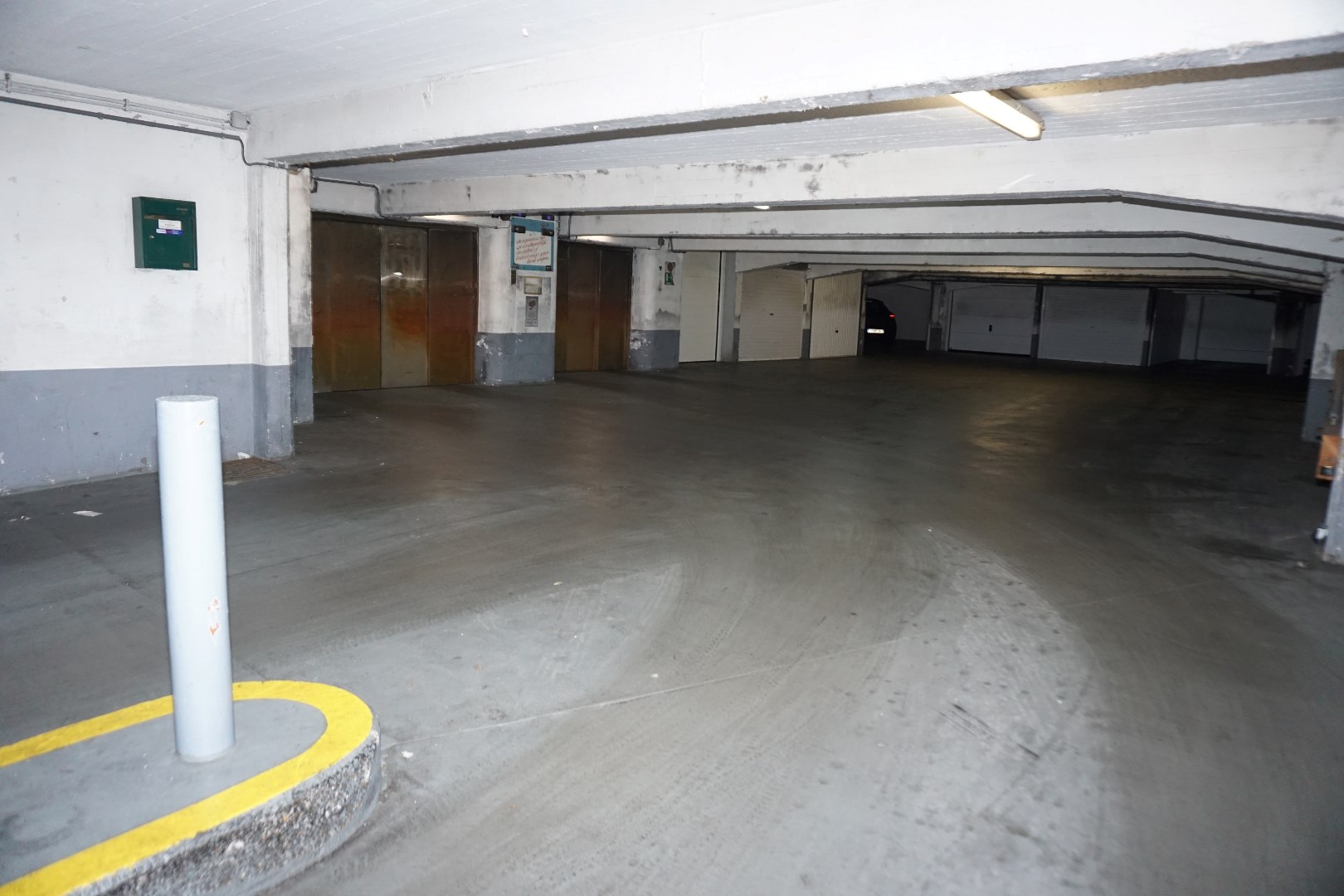 GARAGE BOX  OP TOPLIGGING - CENTRUM OOSTENDE ! 