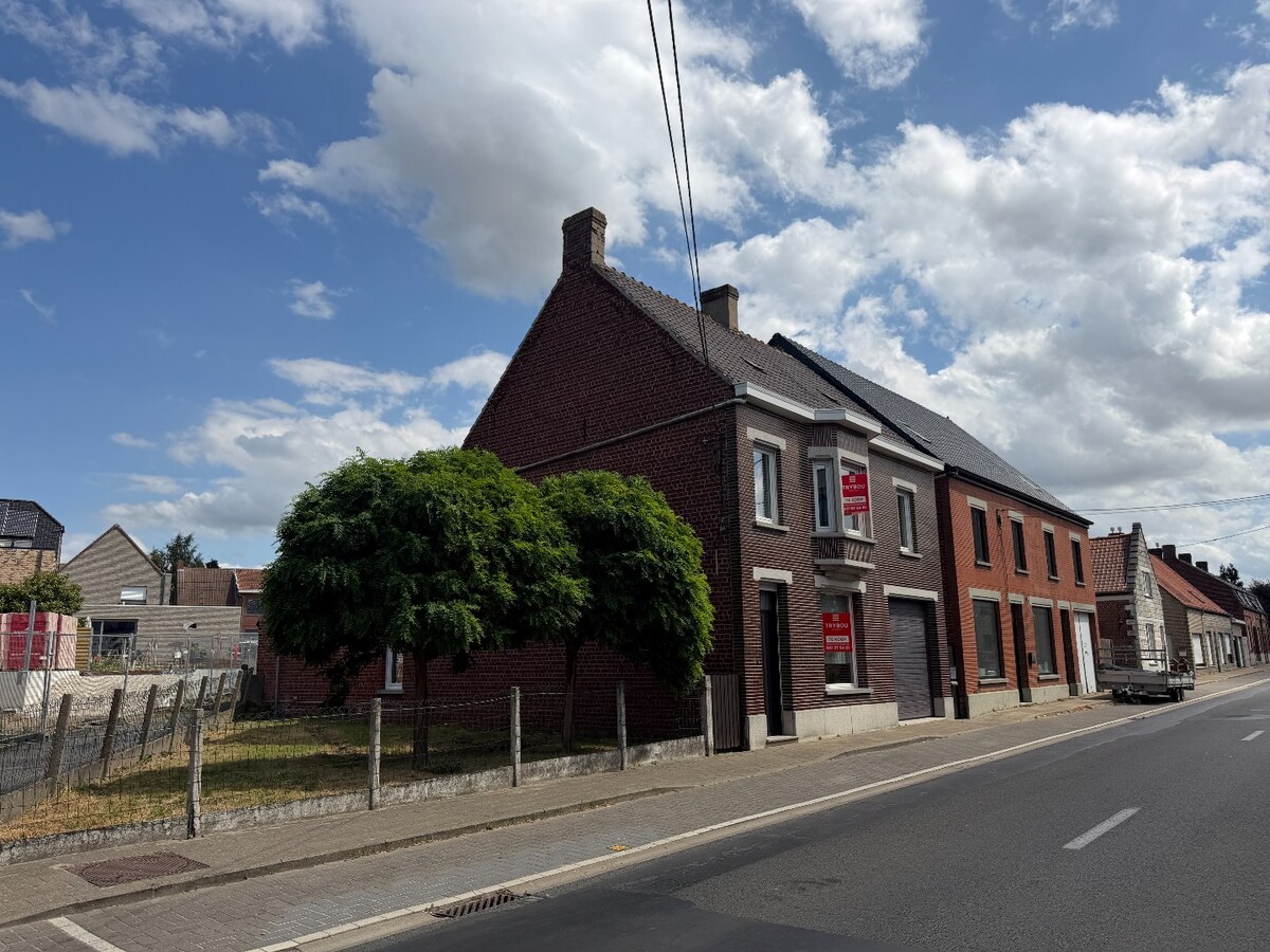 Ruime vrijstaande woning met grote garage op een boogscheut van het Centrum 