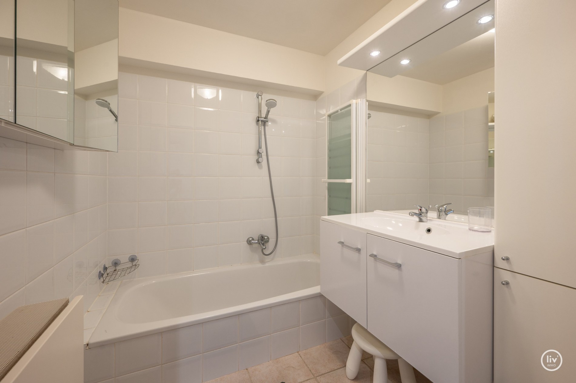 Agréable appartement de 2 chambres situé dans un emplacement de premier choix sur la Lippenslaan à Knokke. 