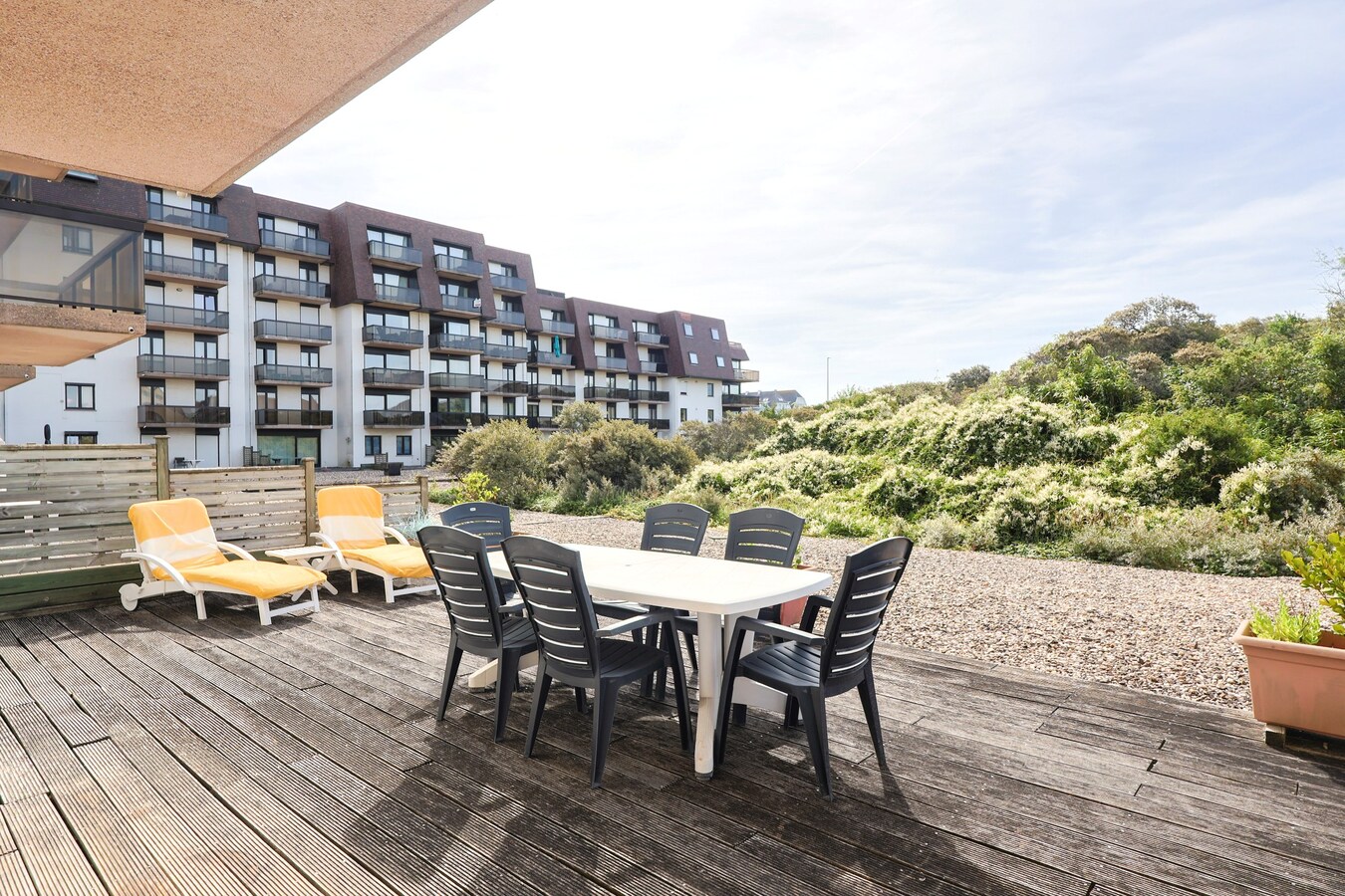 Ruim 3-slaapkamerappartement op de zeedijk met 2 grote terrassen 