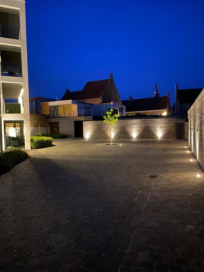 Ruim uniek  gelegen bemeubeld appartement met 2 slaapkamers en garage te Diksmuide 