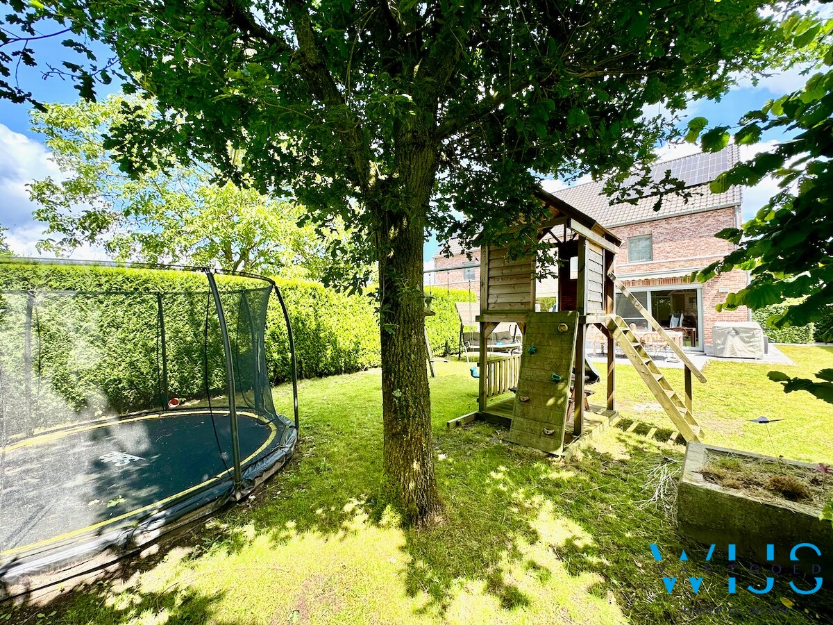 Prachtige recente woning in een zeer rustige wijk te Ertvelde ! 