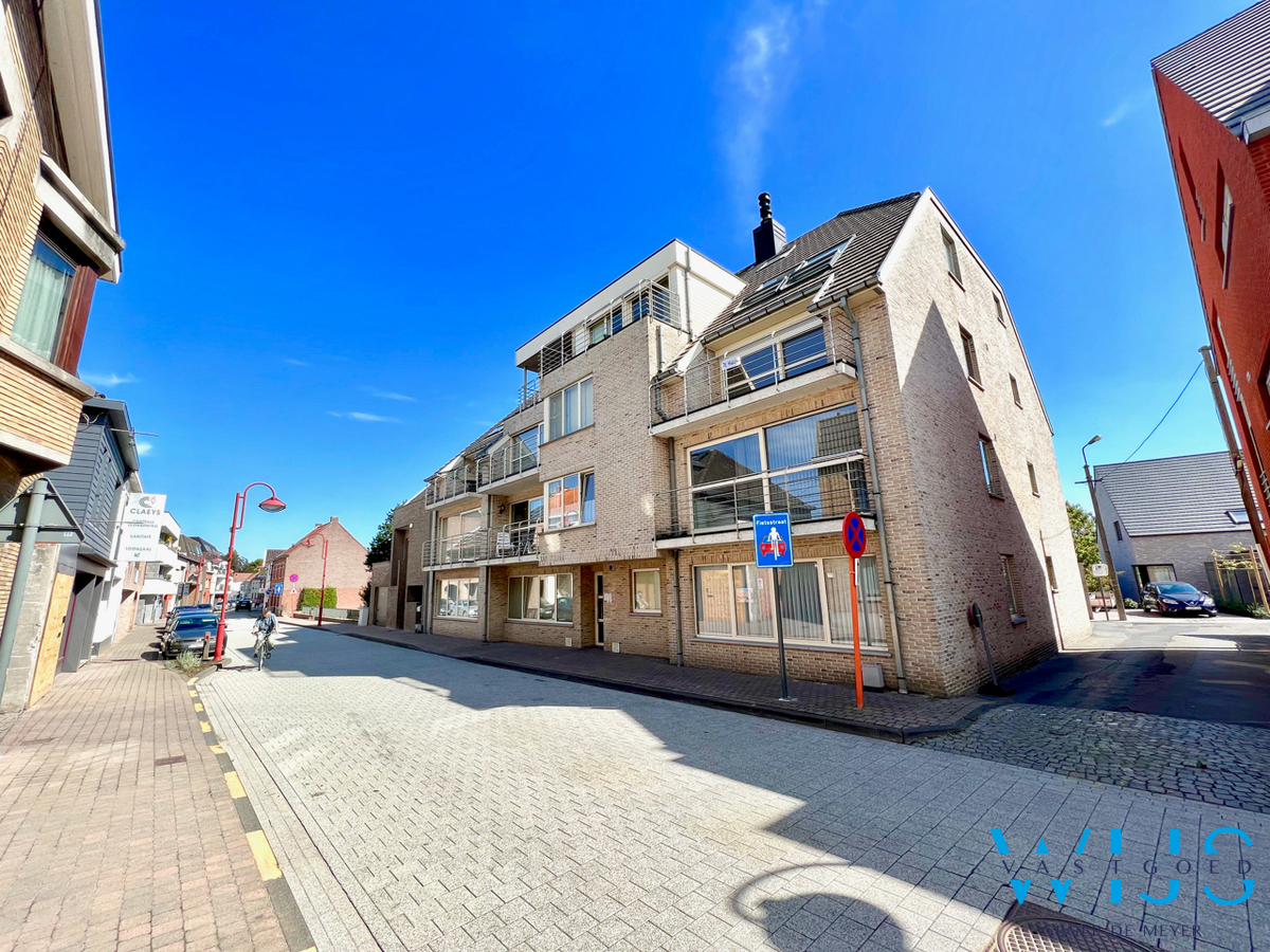 Gelijkvloersapp. met 3 slaapkamers &amp; garage in hartje Assenede ! 