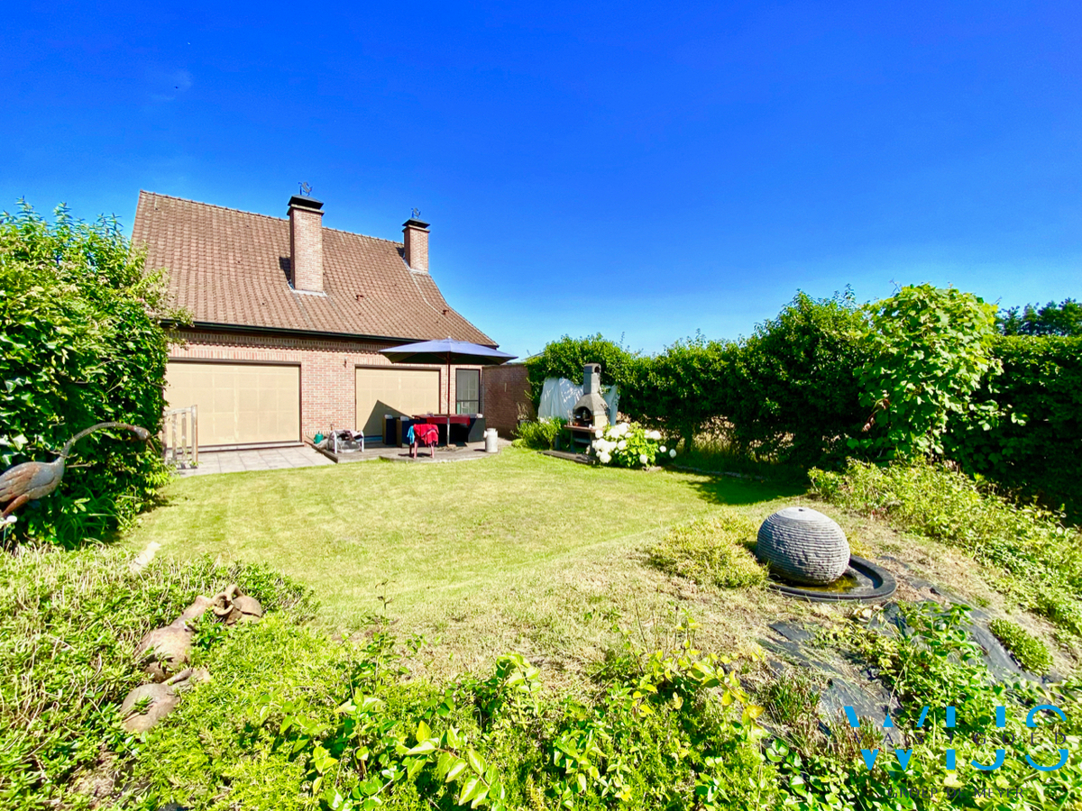 Instapklaar woonhuis met 4 slaapkamers op 936m² te Zelzate! 