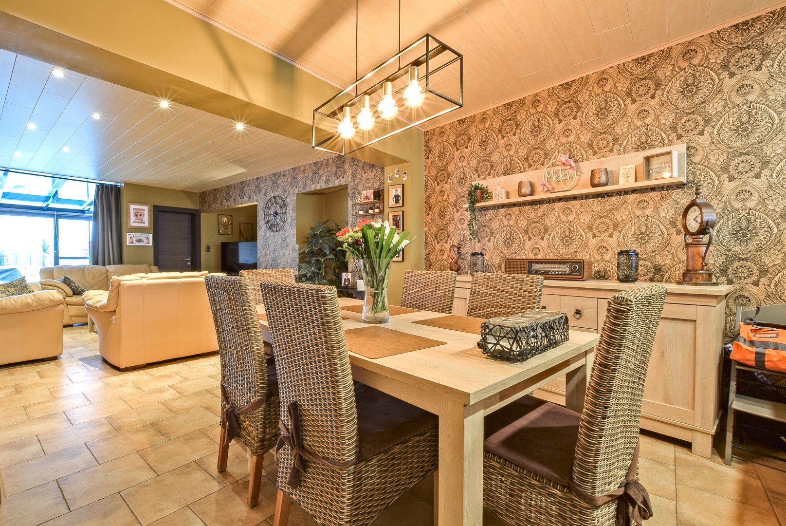 Ruime gezinswoning met garage te Pervijze op 518 m² met prachtige verzichten. 