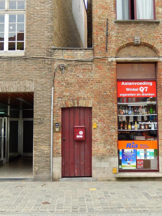 Op te frissen woning met tuin in hartje van Brugge! 