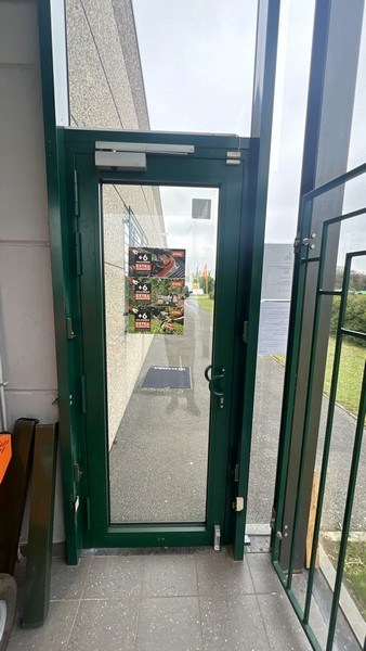 Industrieel bedrijfspand te huur langs N70 in Lochristi