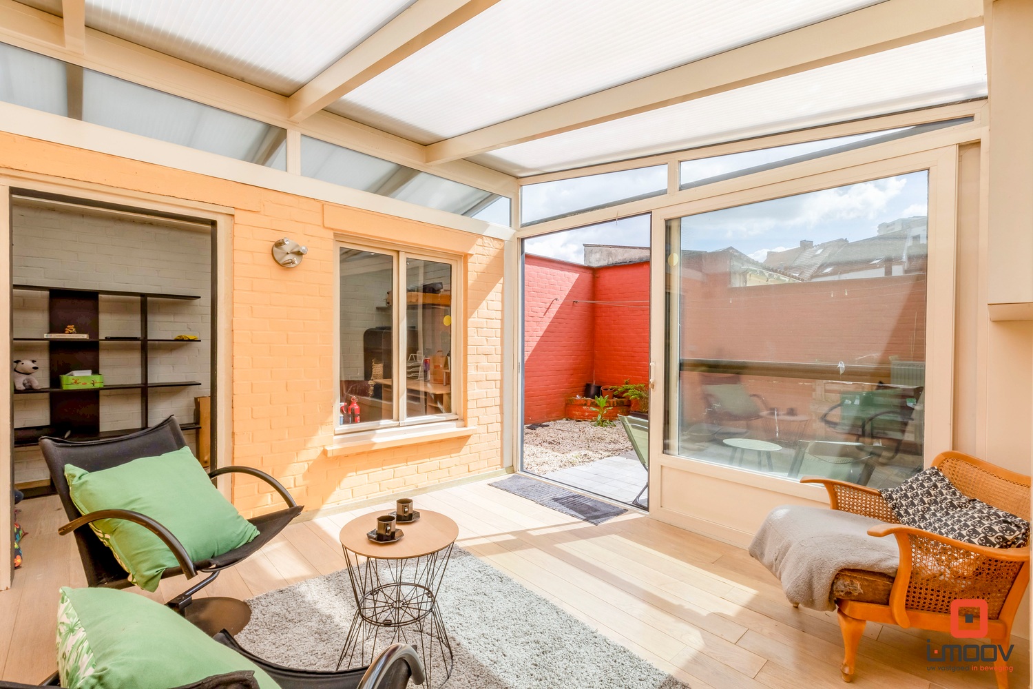 stadswoning met garage en zonnige buitenruimte 