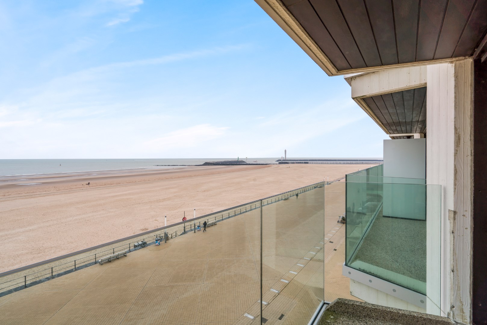 STUDIO MET FRONTAAL ZEEZICHT EN TERRAS 