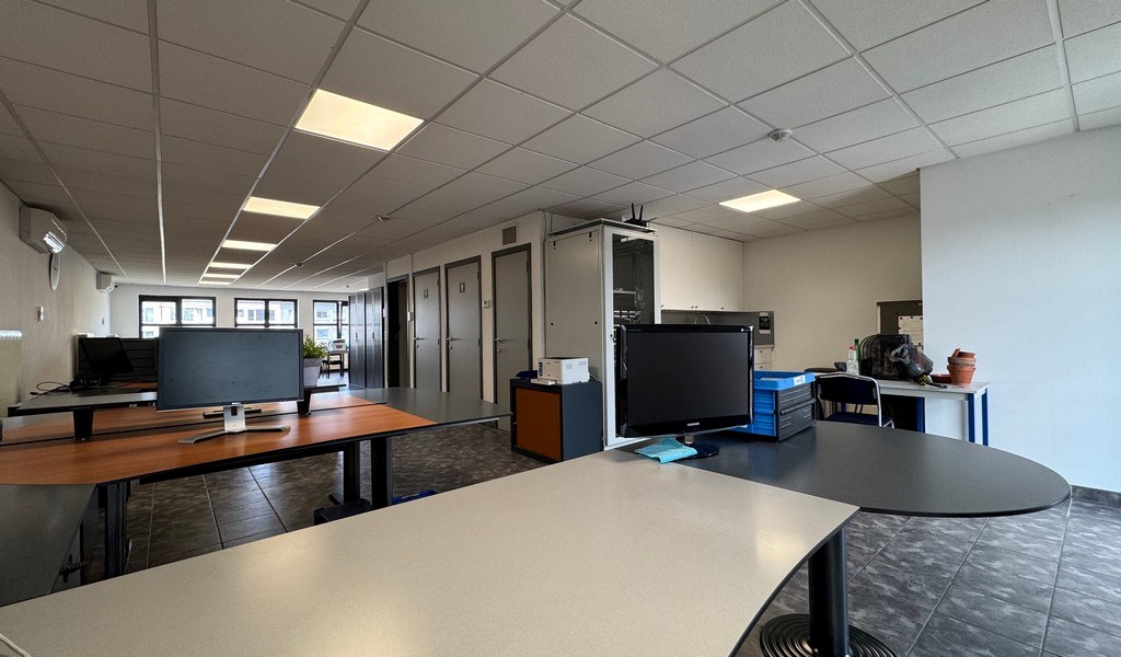 Instapklaar kantoor te huur aan N120 te Deurne