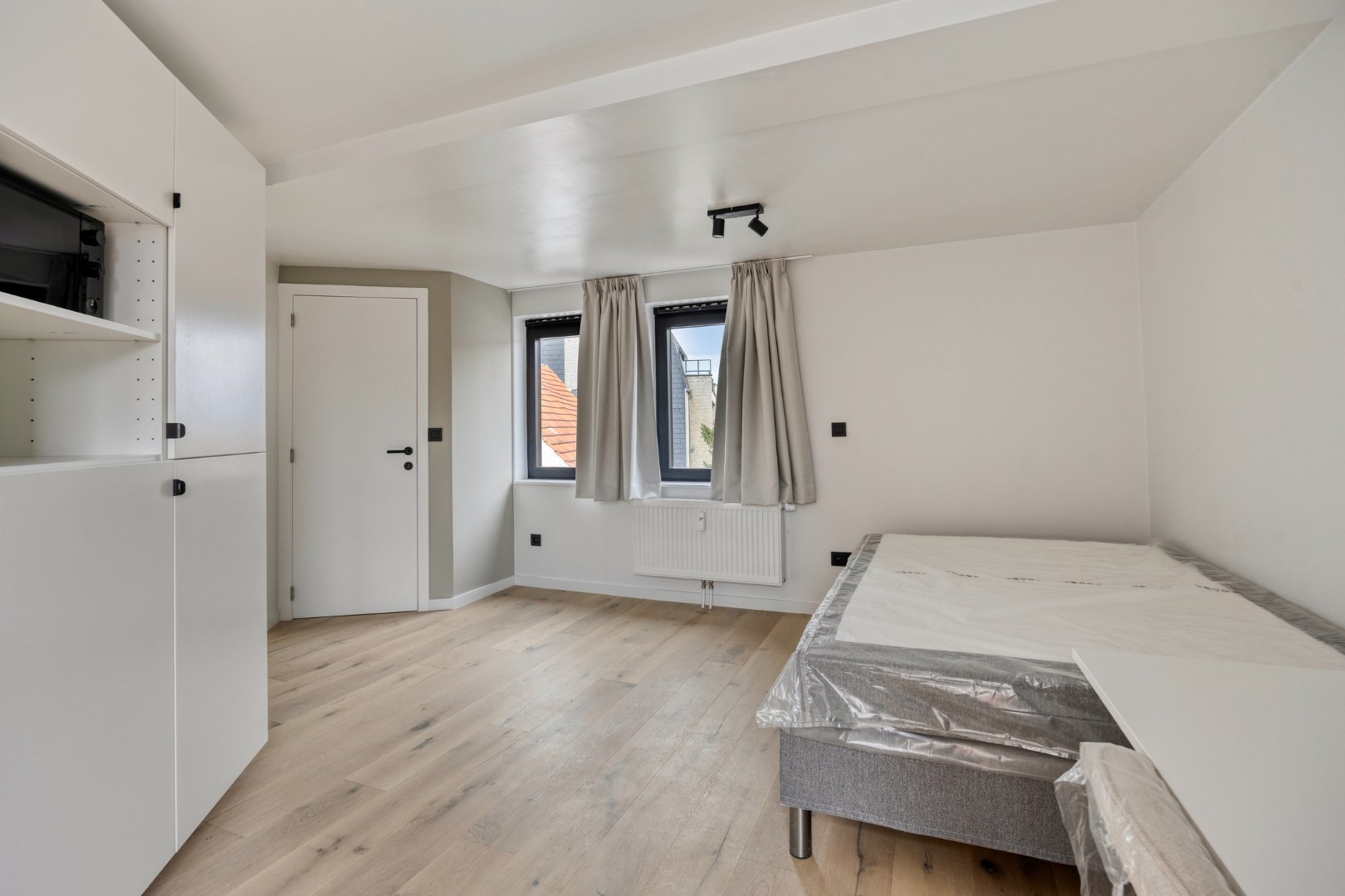 Volledig gerenoveerde en gemeubelde studentenkamers met privé-sanitair. 