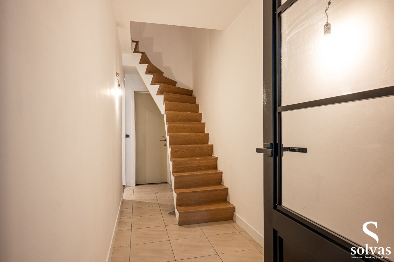 Halfopen gezinswoning met 4 slaapkamers, garage en zonnepanelen – Eeklo 