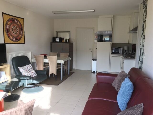 Modern 1 slaapkamerappartement op een boogscheut van het strand 