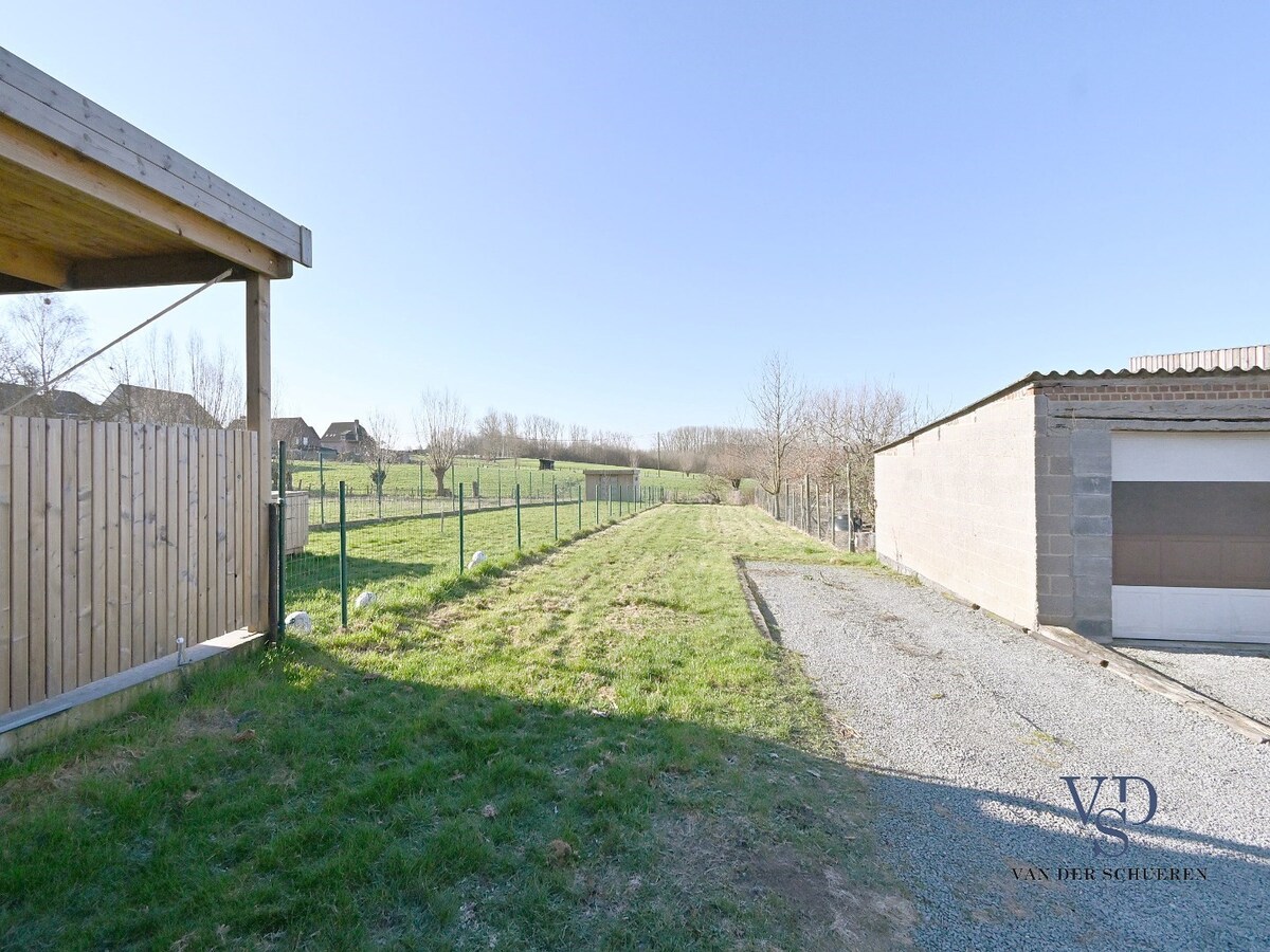 Half Open Bebouwing, met afzonderlijke tuin. 