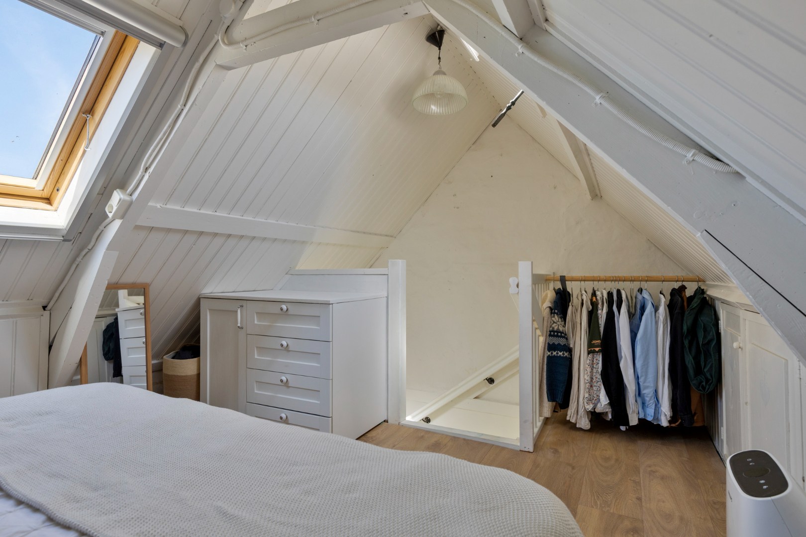 Sfeervol gerenoveerde dijkwoning met riante schuur. 