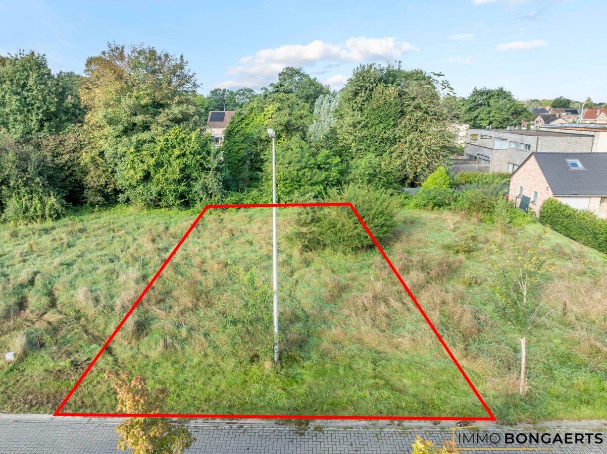 Halfopen bouwgrond op een rustige locatie 