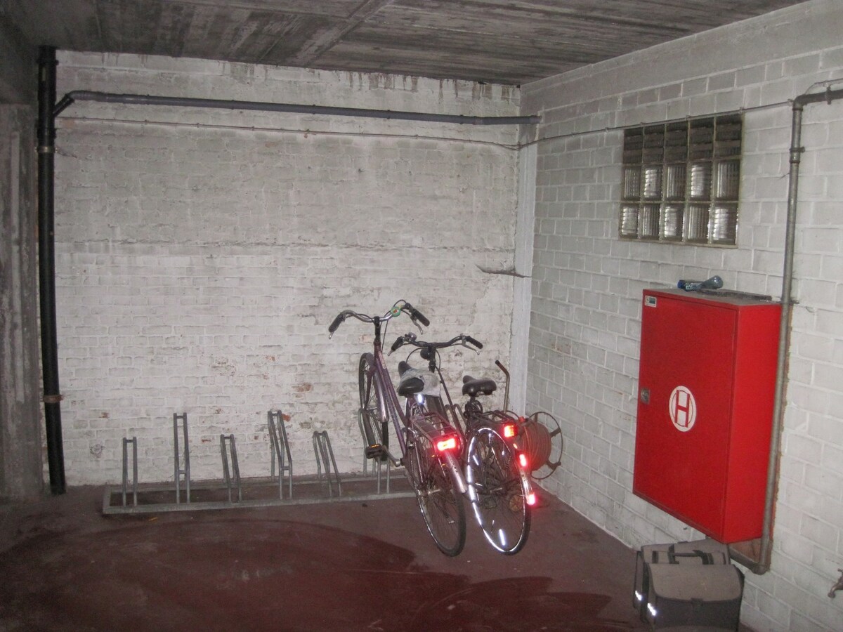 Ruim appartement (4°V) nabij St-Pieters-station 