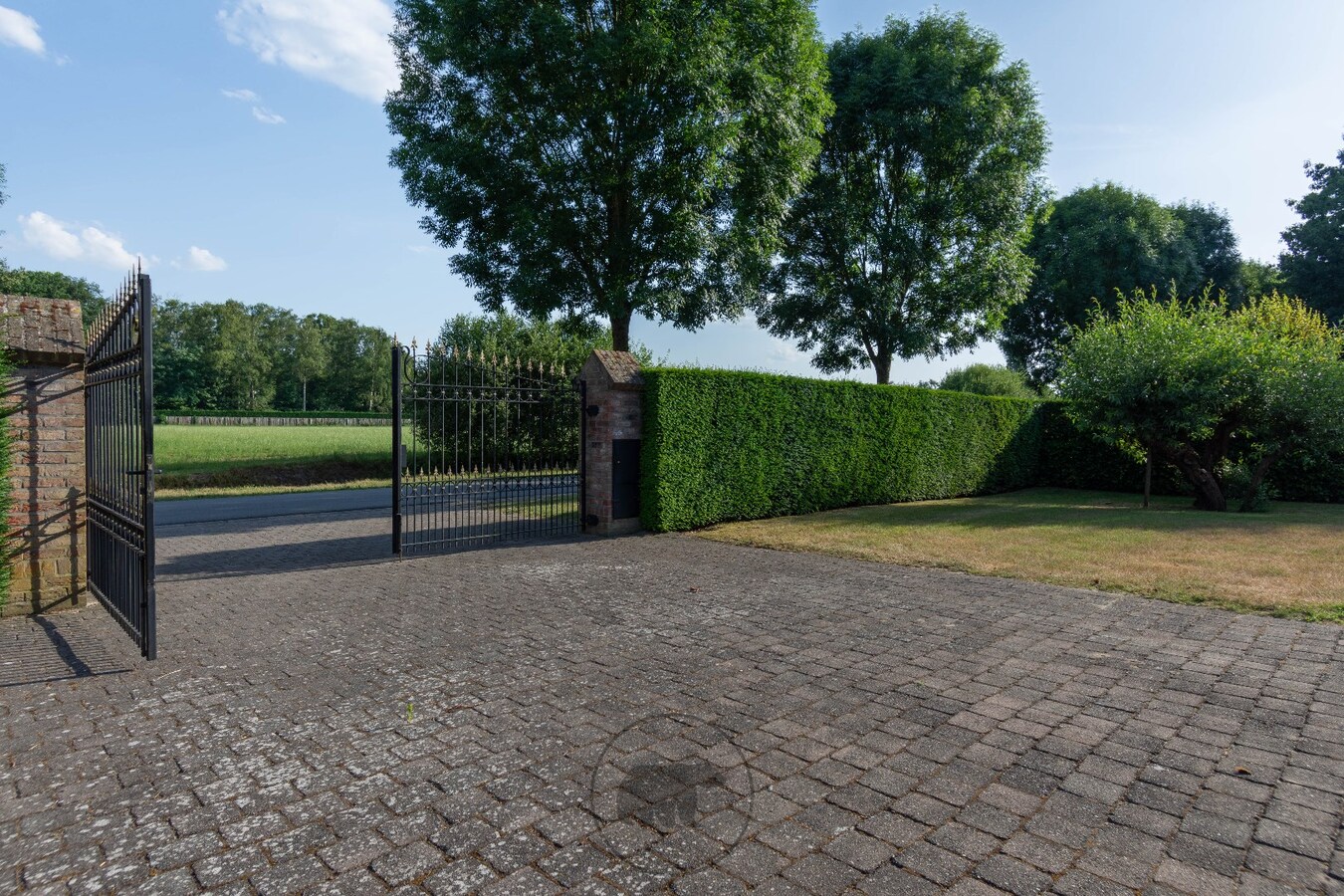 Tijdloze villa op ruim perceel te Destelbergen 