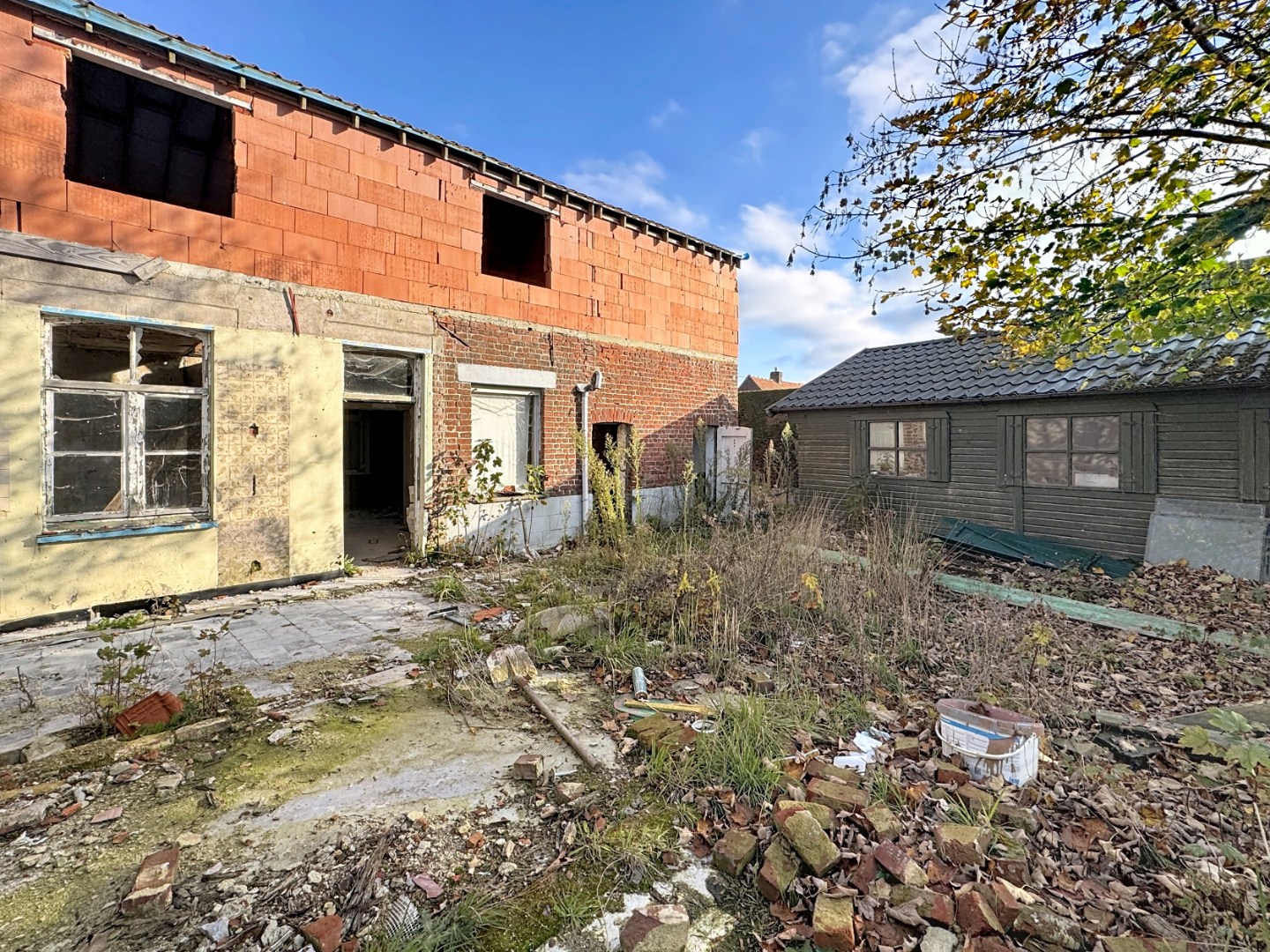 Volledig te renoveren of af te breken woning 